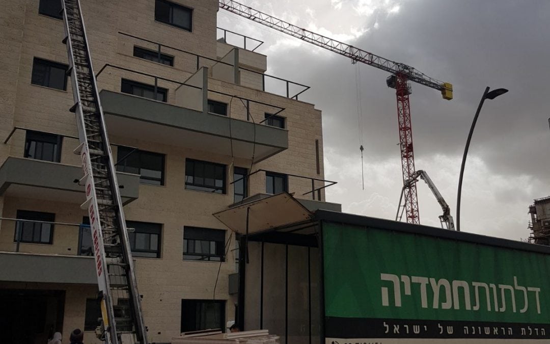 מנופי הרמה בגדרה – שירות הרמה מקצועי לכל צרכי התושבים, השיפוצים והבנייה