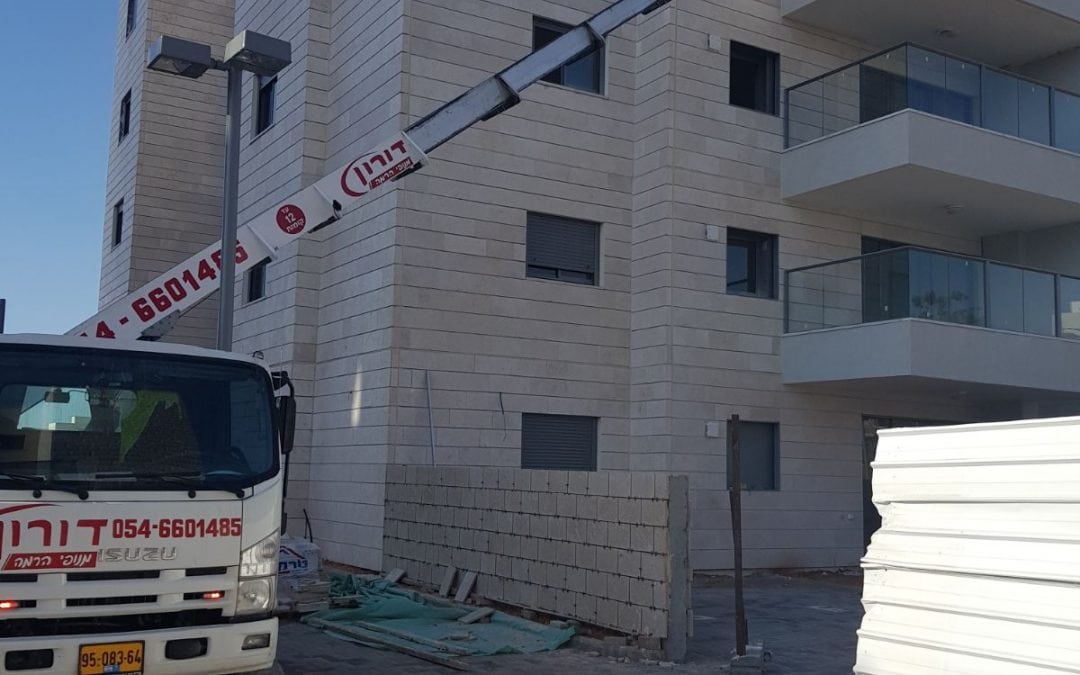 מנופי הרמה בקרית גת – שירות הרמה מקצועי לתושבים, קבלנים ועסקים